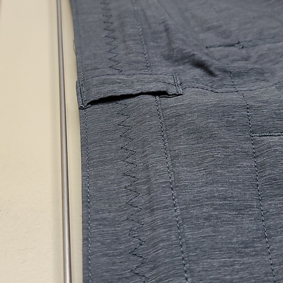 Eddie Bauer | Gray Shorts with Back Zipper Pockets Size 4 - Picture 4 of 5